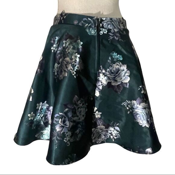 CITY STUDIO- floral mini circle skirt w/ a slight shimmer, Size 5 - Picture 10 of 10